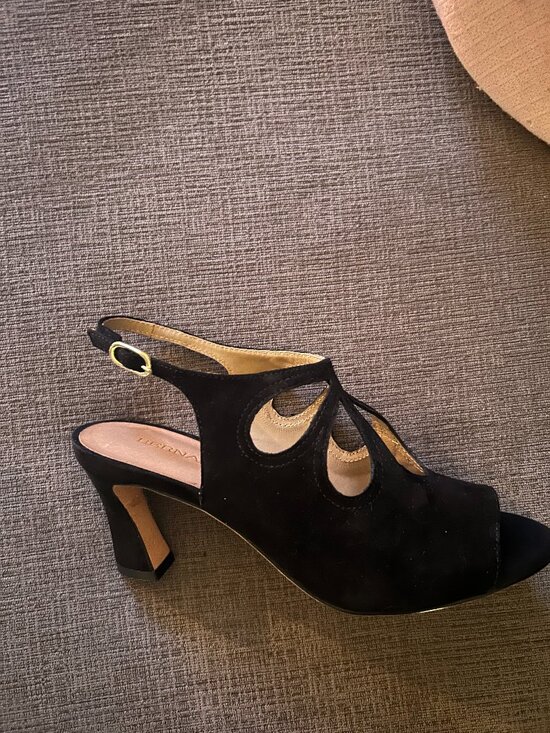 Bernardo Shoes - Bernardo Black Suede Nili Dress Pumps - NWT - Size 7